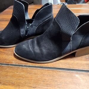 American Eagle By Payless Textured Black Ankle Booties
